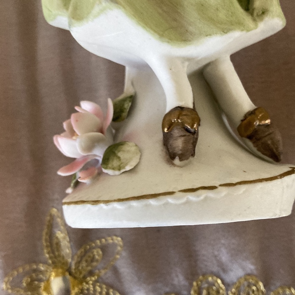 Vintage Hand Painted Porcelain Bisque Lady Figurine - Picture 6 of 10